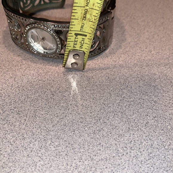 Very Comfortable Hinge Cuff Quartz Watch with Faux Stones Around Face - Picture 8 of 8